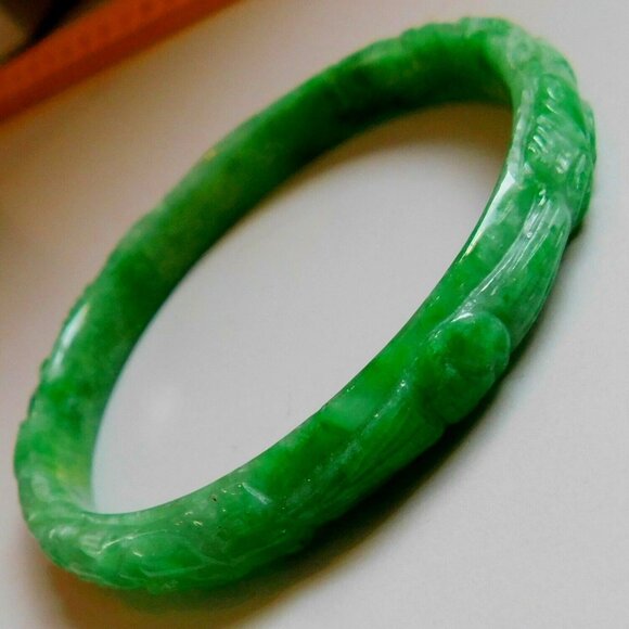 Carved Jade / Jadeite Bangle Bracelet Green Marbled 2.25" Inside Across "COLD" - Picture 1 of 12